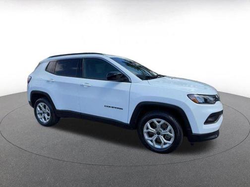 Bright White Clearcoat 2025 Jeep Compass Latitude