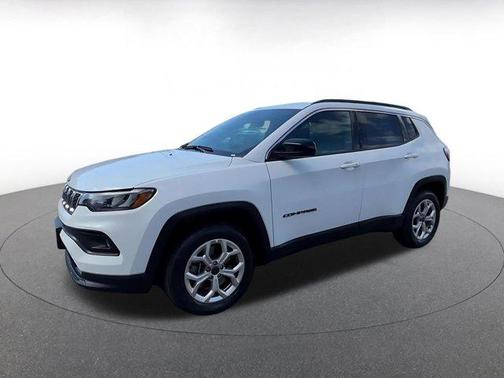 Bright White Clearcoat 2025 Jeep Compass Latitude