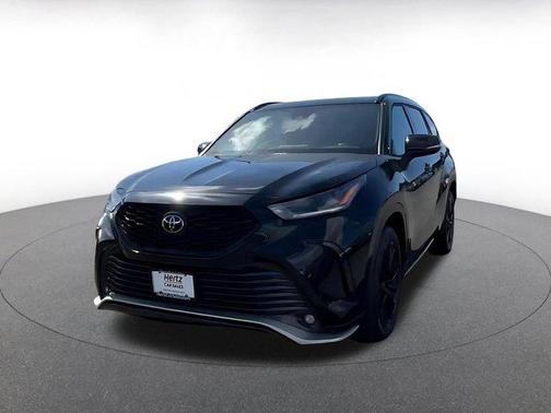 Midnight Black Metallic 2025 Toyota Highlander XSE