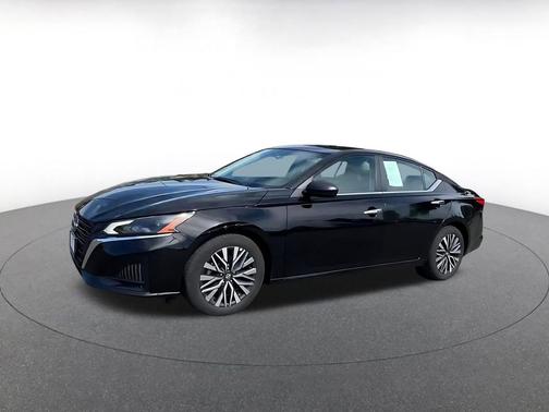 Super Black 2025 Nissan Altima SV FWD