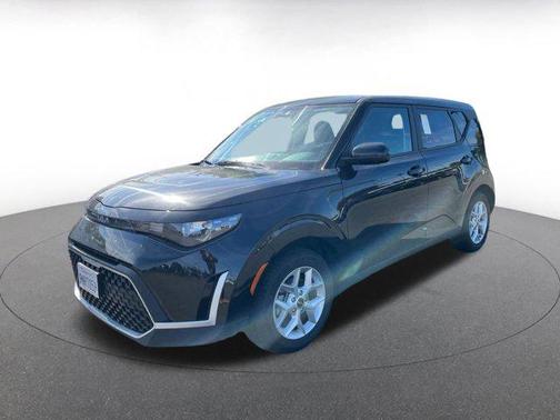 Fusion Black 2025 Kia Soul LX