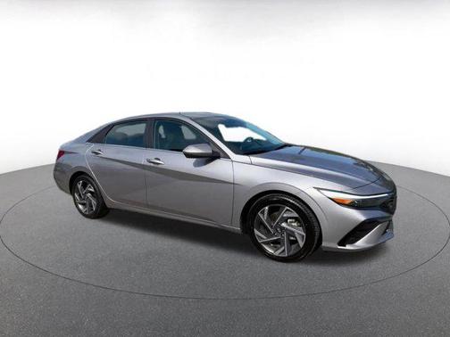 Fluid Metal 2025 Hyundai ELANTRA SEL