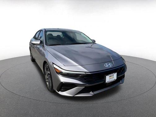 Fluid Metal 2025 Hyundai ELANTRA SEL
