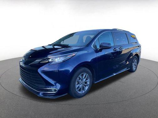 2024 Toyota Sienna XLE