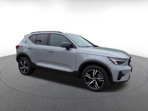 Gray 2024 Volvo XC40 CORE