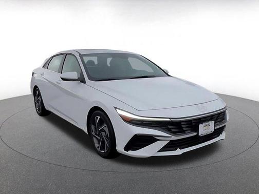 2025 Hyundai ELANTRA SEL