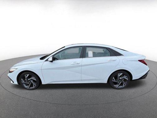 2025 Hyundai ELANTRA SEL