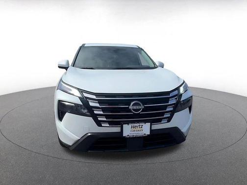 Everest White Pearl 2025 Nissan Rogue SV