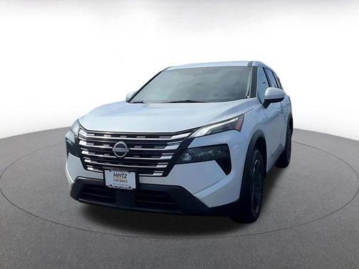 Everest White Pearl 2025 Nissan Rogue SV