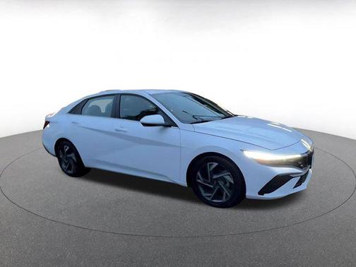 2025 Hyundai ELANTRA SEL