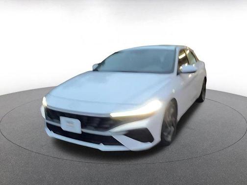 2025 Hyundai ELANTRA SEL