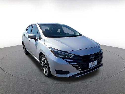 Brilliant Silver Metallic 2025 Nissan Versa 1.6 SV