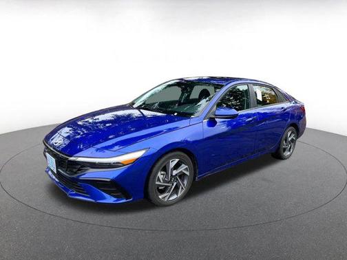 2025 Hyundai ELANTRA SEL