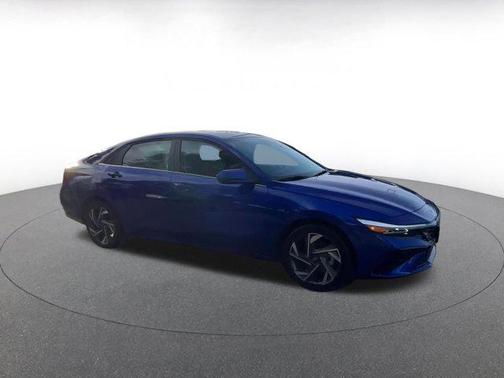 2025 Hyundai ELANTRA SEL