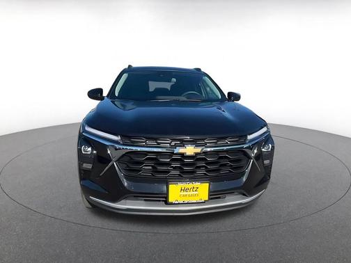 Mosaic Black Metallic 2025 Chevrolet Trax LT