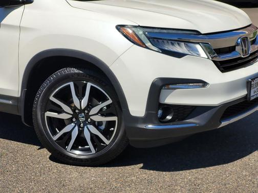White 2019 Honda Pilot Touring 7-Passenger