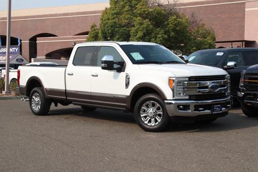 Photo 2 of 30 of 2017 Ford F-250 King Ranch