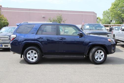 Photo 5 of 30 of 2022 Toyota 4Runner SR5 Premium