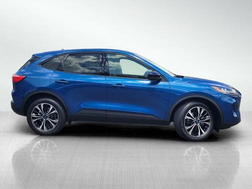 Blue Metallic 2022 Ford Escape SE