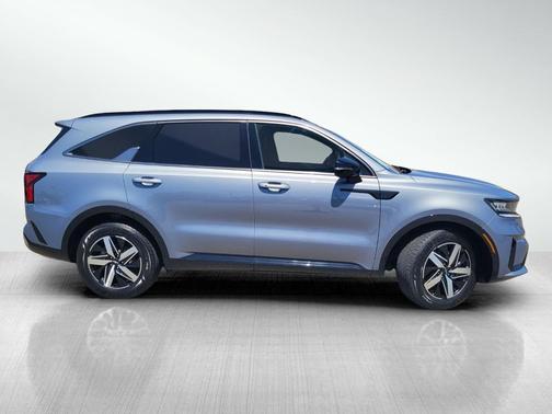 Silver 2022 Kia Sorento S