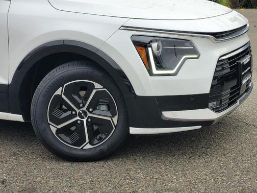 2023 Kia Niro SX
