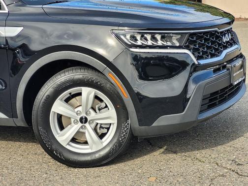 2022 Kia Sorento LX