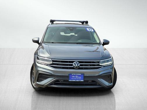 Platinum Gray Metallic 2023 Volkswagen Tiguan 2.0T SE