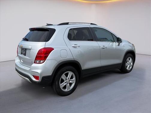 Silver Ice Metallic 2020 Chevrolet Trax LT