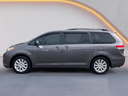 2012 Toyota Sienna MINIVAN