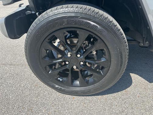 Sting Gray Clearcoat 2022 Jeep Gladiator Overland