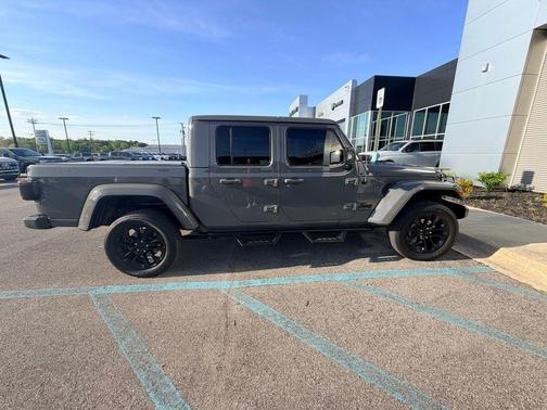Sting Gray Clearcoat 2022 Jeep Gladiator Overland