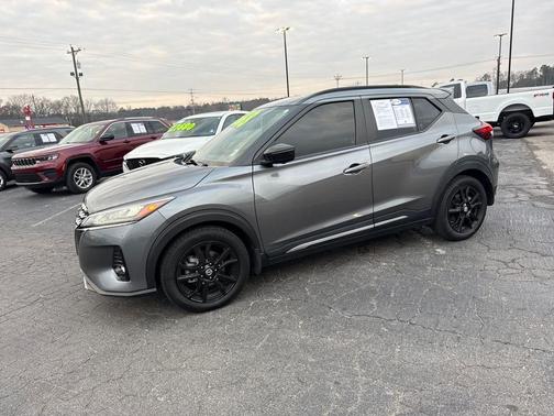 2021 Nissan Kicks SR