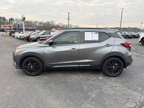 2021 Nissan Kicks SR