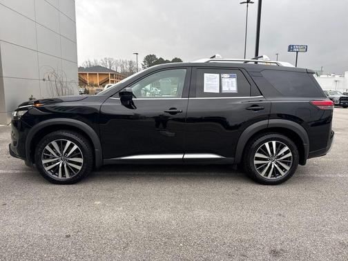 2022 Nissan Pathfinder Platinum