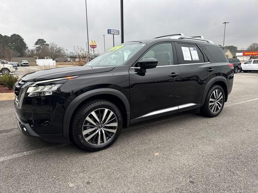 2022 Nissan Pathfinder Platinum