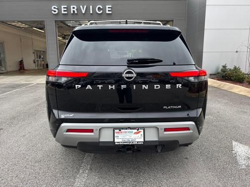 2022 Nissan Pathfinder Platinum