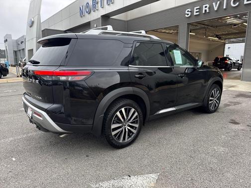 2022 Nissan Pathfinder Platinum
