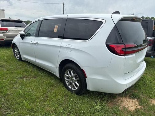 2023 Chrysler Pacifica Touring-L