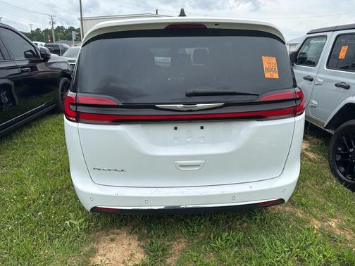 2023 Chrysler Pacifica Touring-L