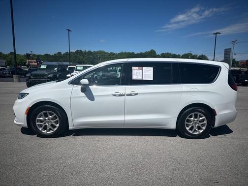 2023 Chrysler Pacifica Touring-L