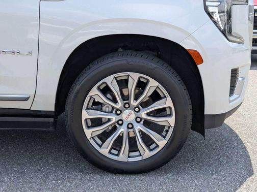 White Frost Tri-Coat 2023 GMC Yukon Denali