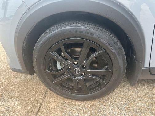 Boulder Gray Metallic 2024 Nissan Kicks SR