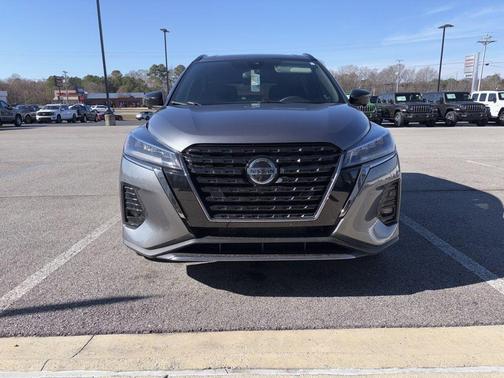 2021 Nissan Kicks SR