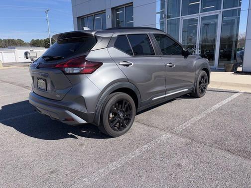2021 Nissan Kicks SR