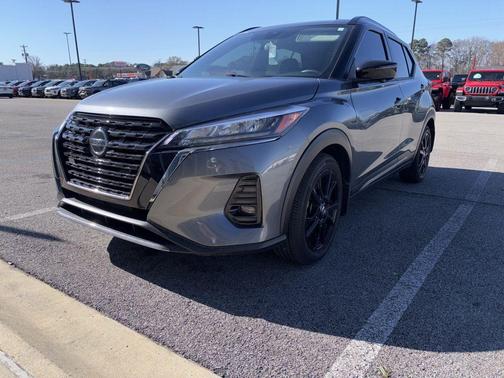 2021 Nissan Kicks SR