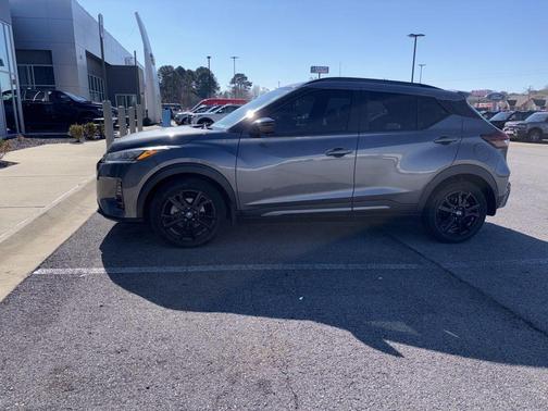 2021 Nissan Kicks SR