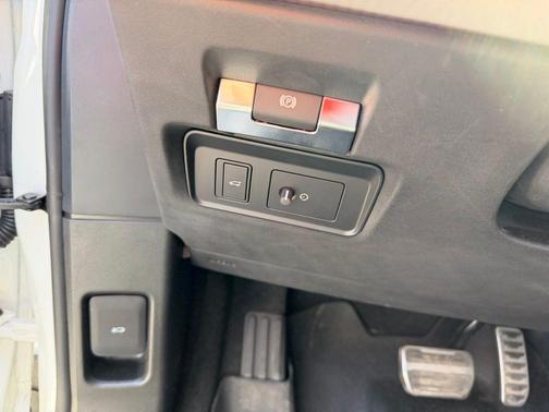 Fuji White 2023 Land Rover Range Rover Evoque R-Dynamic S