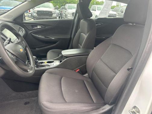 Summit White 2024 Chevrolet Malibu LT