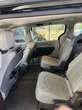 2021 Chrysler Pacifica Touring-L