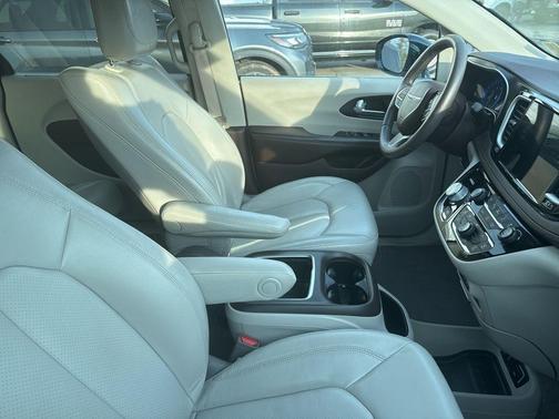 2021 Chrysler Pacifica Touring-L